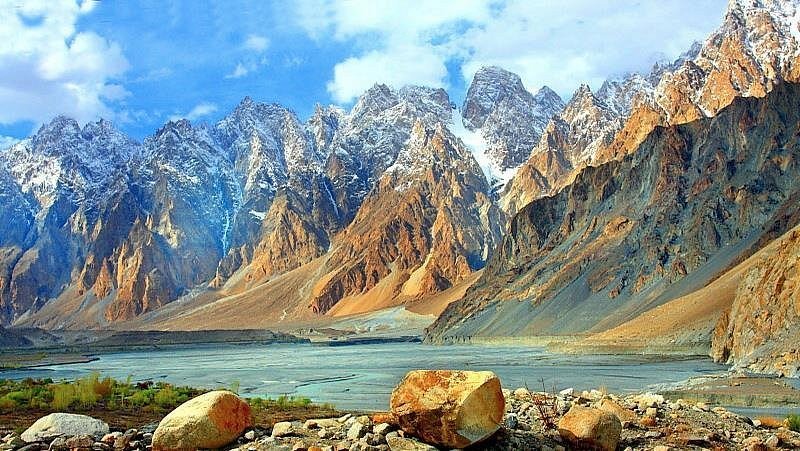 karachi to hunza